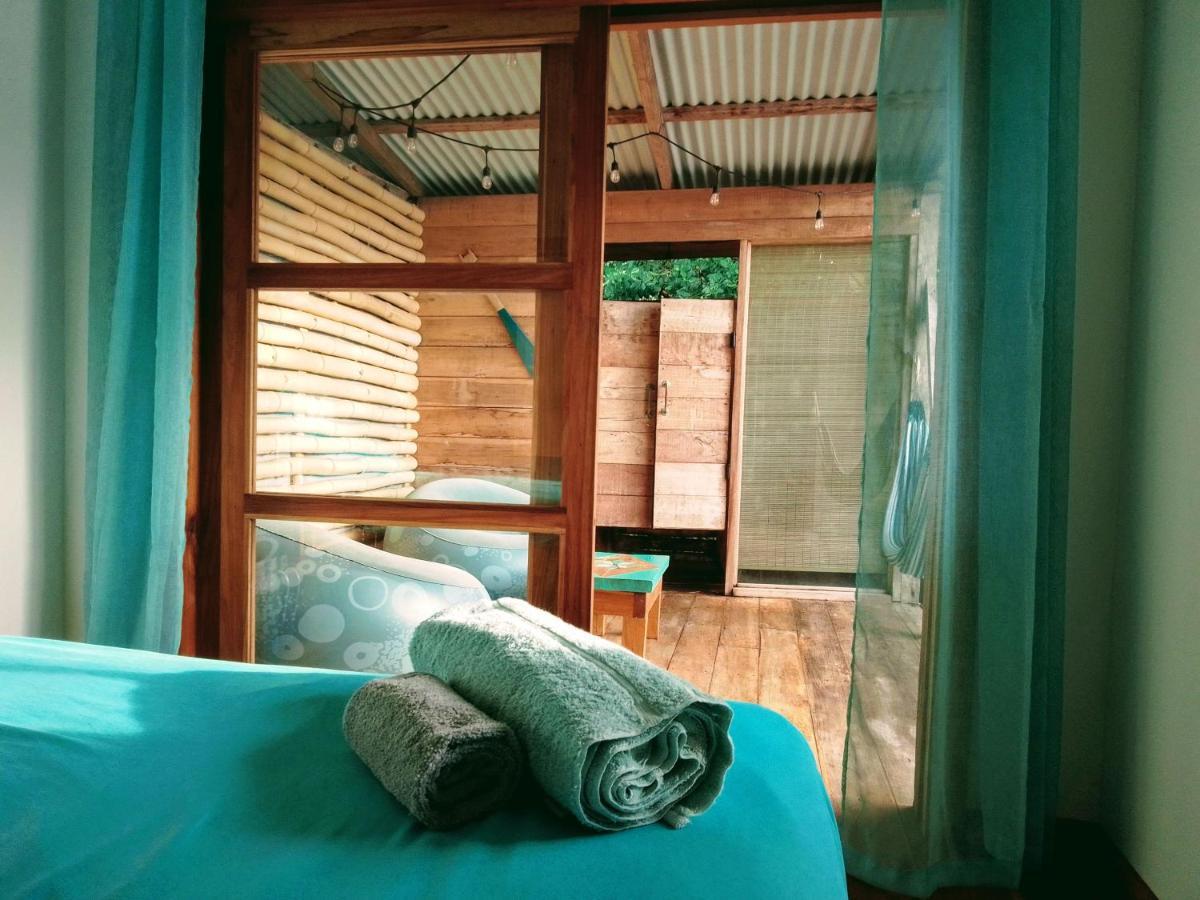 El Clandestino Villa Bocas Town Exterior photo