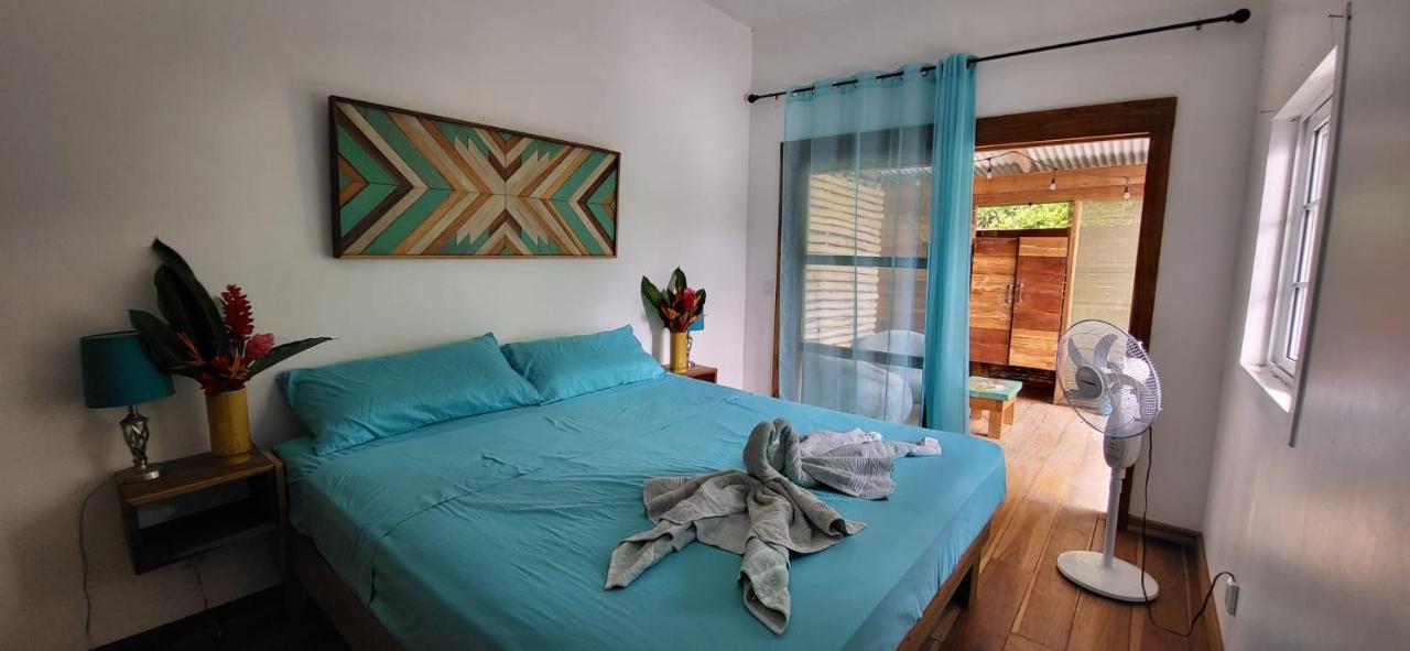 El Clandestino Villa Bocas Town Exterior photo