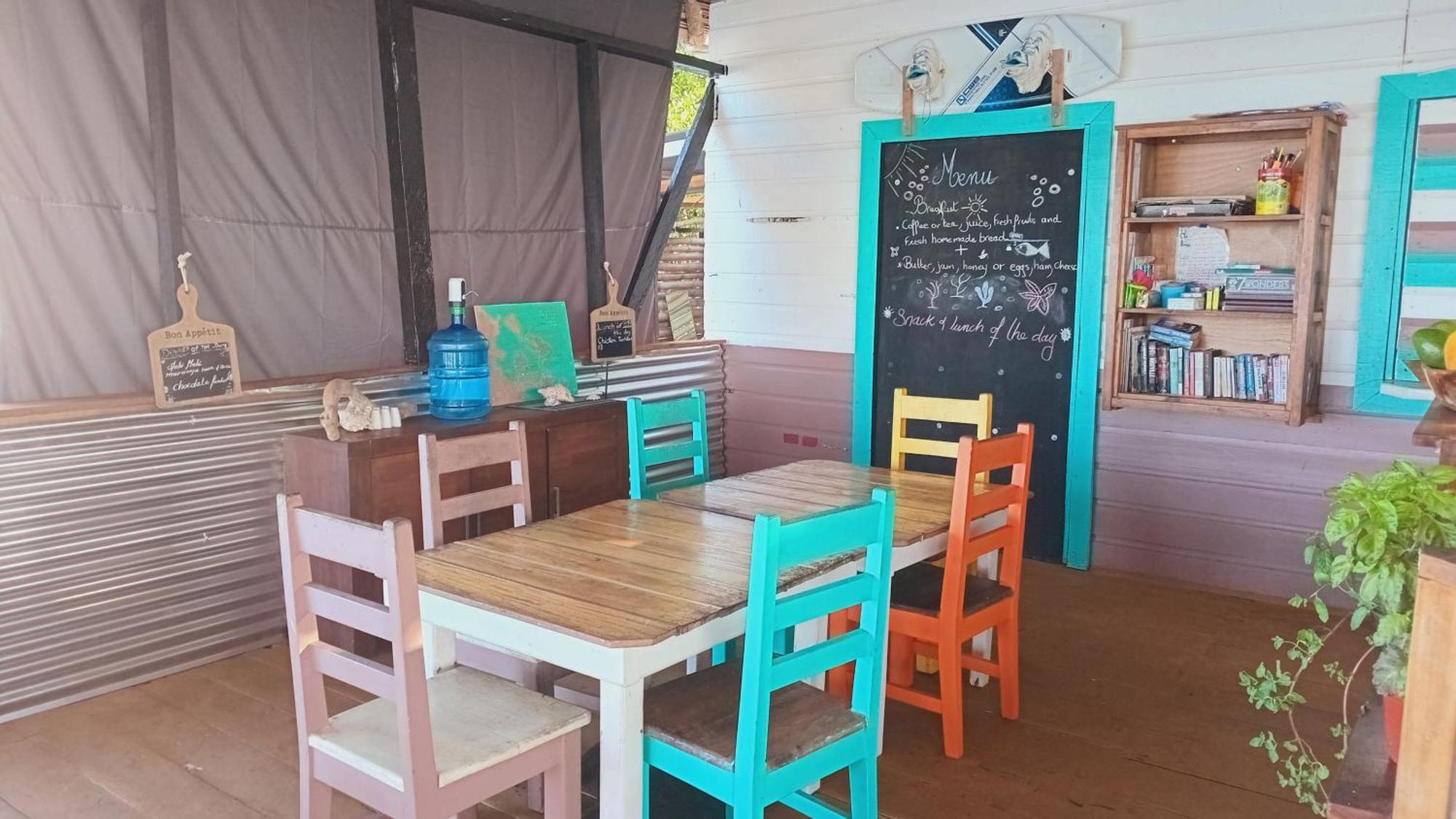 El Clandestino Villa Bocas Town Exterior photo